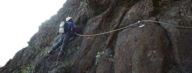 auch wenn es nicht so aussieht, eher wandern als klettern ;-) nach etwa 2/3 hat man die Wahl ein Y zu machen, d.h. rechter Schenkel hoch, oben auf der Krete (ca 20min nach links), dann den linken Schenkel wieder runter.