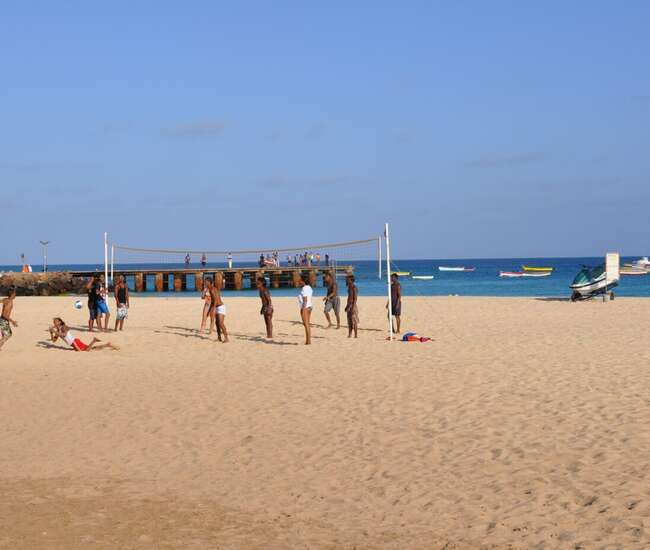 Kapverdische Badeinsel Sal - Volleyball am Strand von Santa Maria