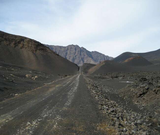 Gratwanderung auf der Bordeira - Auf der Strasse in die Caldeira